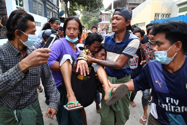 Μιανμάρ: Αστυνομικοί πυροβόλησαν διαδηλωτές – δύο νεκροί και τουλάχιστον 30 τραυματίες
