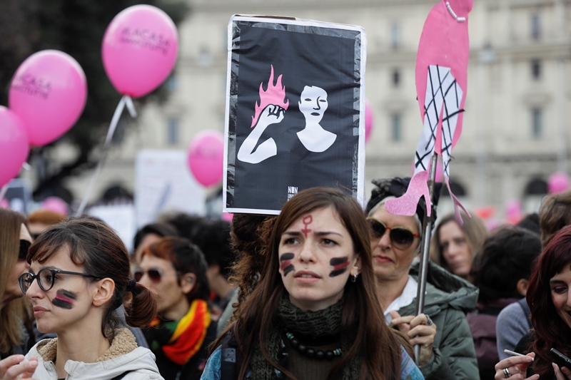 Σκωτία: Υποχρεωτική η παροχή δωρεάν προϊόντων για την έμμηνο ρύση