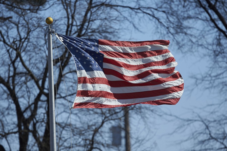 Κορονοϊός – ΗΠΑ: Μεσίστιες οι σημαίες για τους 500.000 νεκρούς