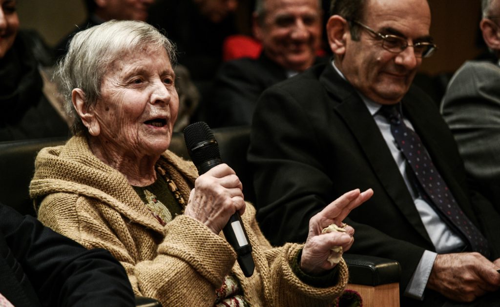 Η Αρβελέρ στηρίζει Μενδώνη και δεν βλέπει λόγο παραίτησής της