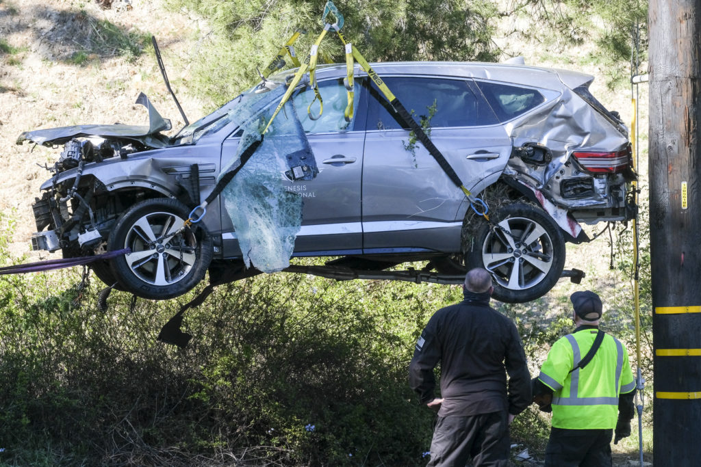 Σχεδόν καταστράφηκε το αυτοκίνητο του Τάιγκερ Γουντς – «Είναι τυχερός που ζει» (Photos)