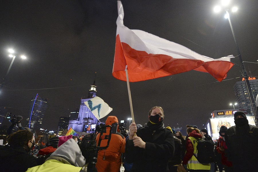 Ο ανεξάρτητος Τύπος αργοπεθαίνει στην Πολωνία