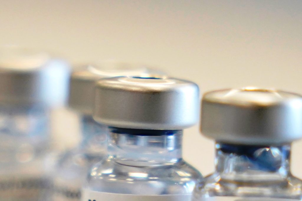 Ευρωπαϊκή Ένωση: Έρευνα για απάτη με μεσάζοντες που προσέφεραν εκατομμύρια δόσεις εμβολίων