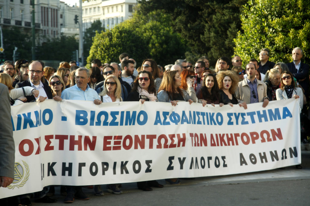 Δικηγόροι: Διαμαρτυρία έξω από το Μαξίμου τη Δευτέρα (1/3)