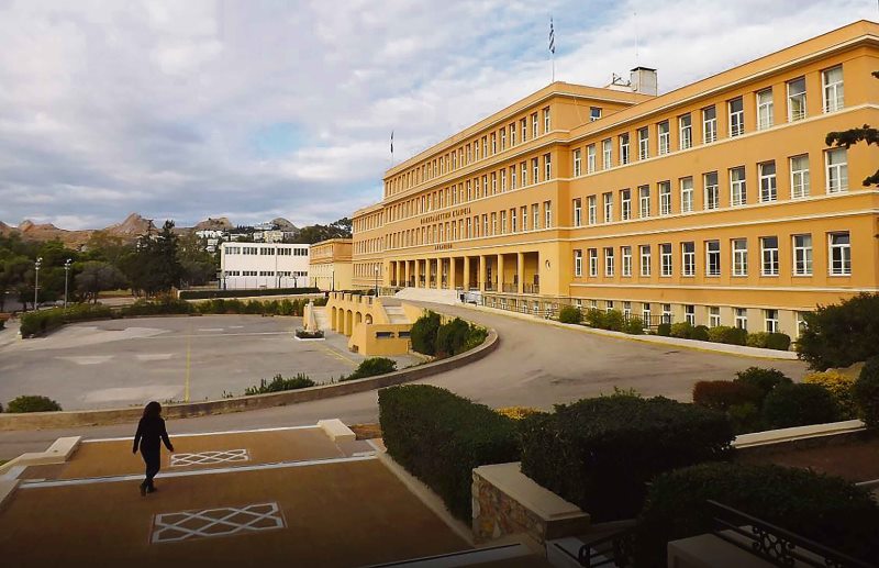 Παρέσυρε μαθητές του Αρσακείου ο Λιγνάδης