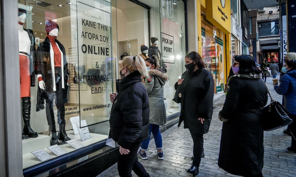 Ανεβάζει ρολά το λιανεμπόριο υπό τον φόβο της έξαρσης – Τα ραντεβού και τα SMS στο 13032