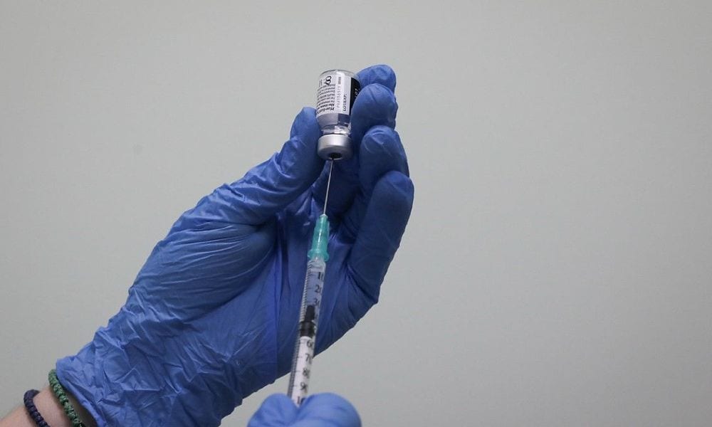Συναγερμός για τον θάνατο 65χρονης μισή ώρα μετά το εμβόλιο κατά του κορονοϊού
