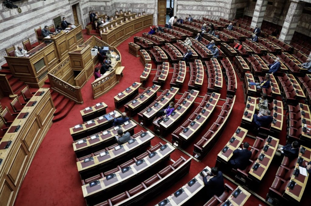 Με τις ψήφους της ΝΔ πέρασε από την Επιτροπή της Βουλής η νέα συμφωνία με την «Ελληνικός Χρυσός»