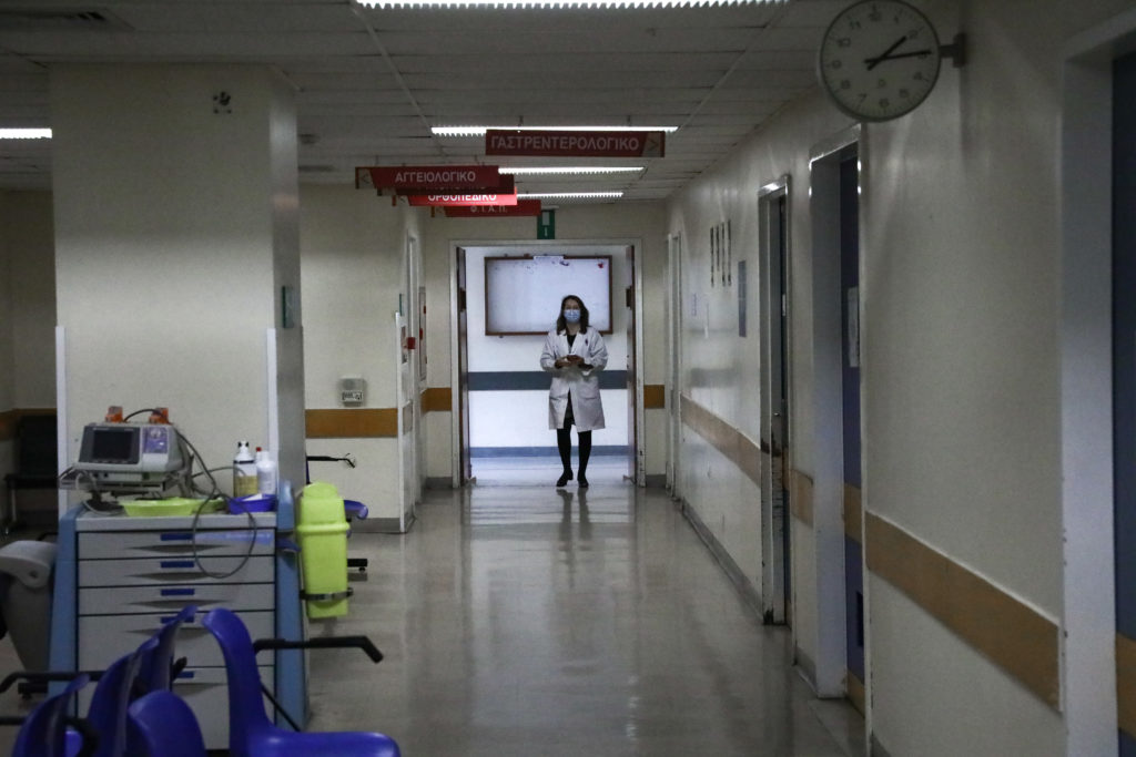 Θριάσιο: Σε απόγνωση οι εργαζόμενοι του νοσοκομείου – Ζητούν άμεση ενίσχυση των μονάδων