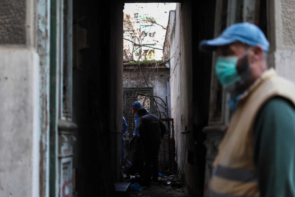 Αστυνομική επιχείρηση για εκκένωση κτηρίου στον Άγιο Παντελεήμονα (Photos)