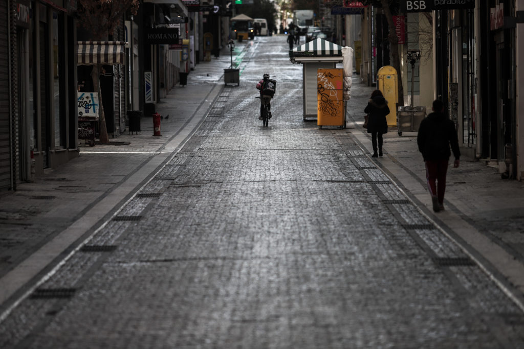 ΕΛΣΤΑΤ: Θετικά βλέπει τη μείωση του ΑΕΠ κατά 8,2% η κυβέρνηση