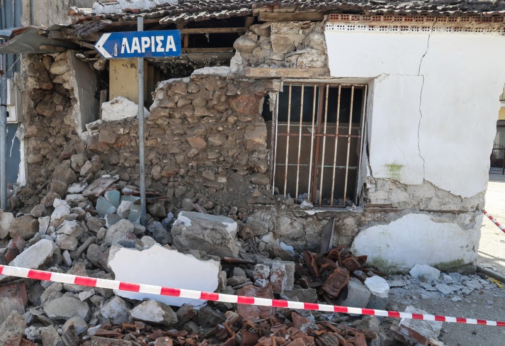 Στα 1.722 τα «μη κατοικήσιμα» σπίτια λόγω του σεισμού στην Ελασσόνα