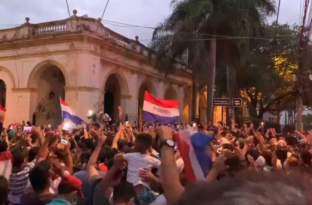 Κορονοϊός-Παραγουάη: Πλαστικές σφαίρες κατά διαδηλωτών κοντά στο Κογκρέσο (Phoros/Videos)