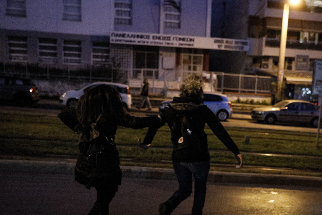 Μηνυτήρια αναφορά για την ωμή αστυνομική βία στη Νέα Σμύρνη: Αποτροπιασμός και πλήγμα για τη Δημοκρατία