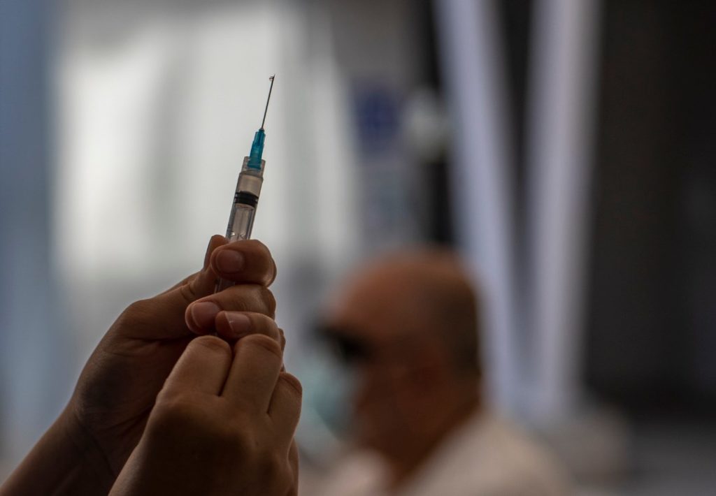H Ουκρανία ενέκρινε το εμβόλιο της Sinovac