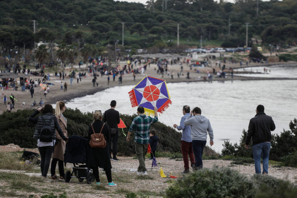 Την Παρασκευή οι ανακοινώσεις για την Καθαρά Δευτέρα – Ποια σενάρια «παίζουν»