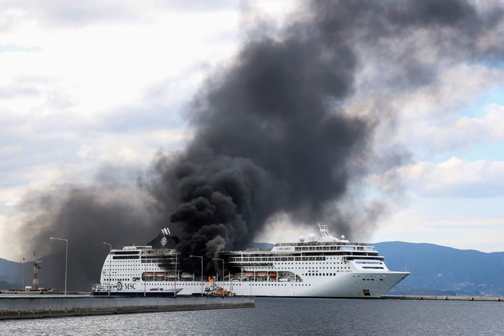 Φωτιά σε κρουαζιερόπλοιο στην Κέρκυρα
