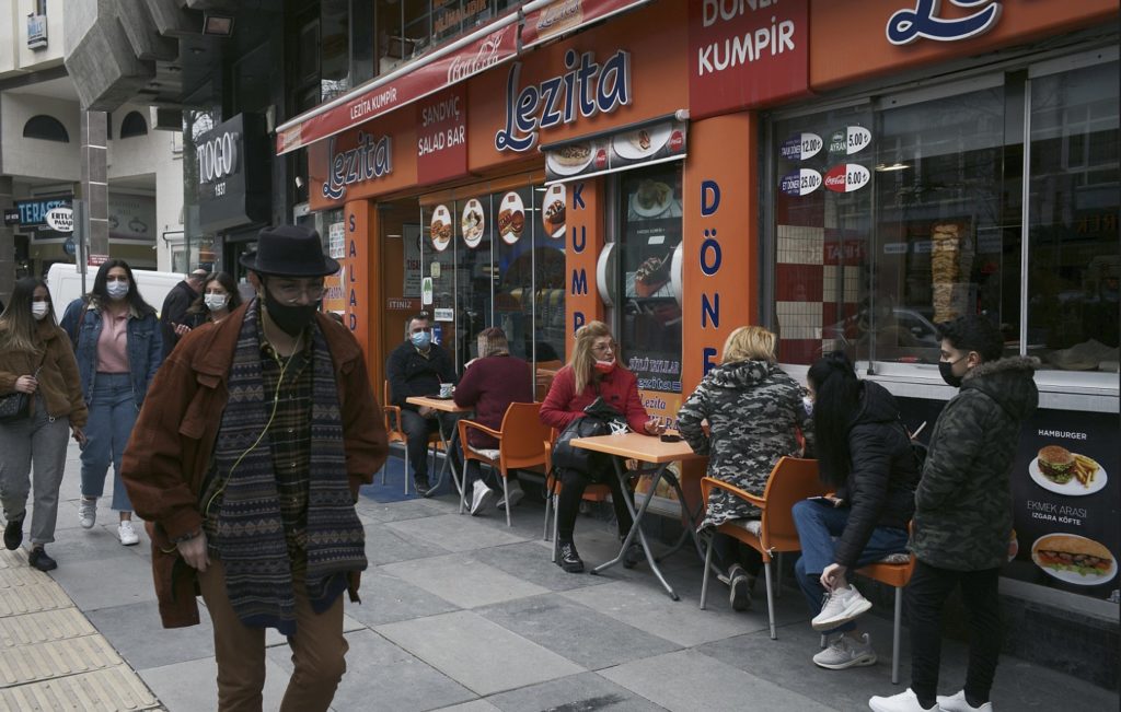 Τουρκία: Ανησυχία για τη νέα αύξηση κρουσμάτων – Σχεδόν 15.000 το τελευταίο 24ωρο