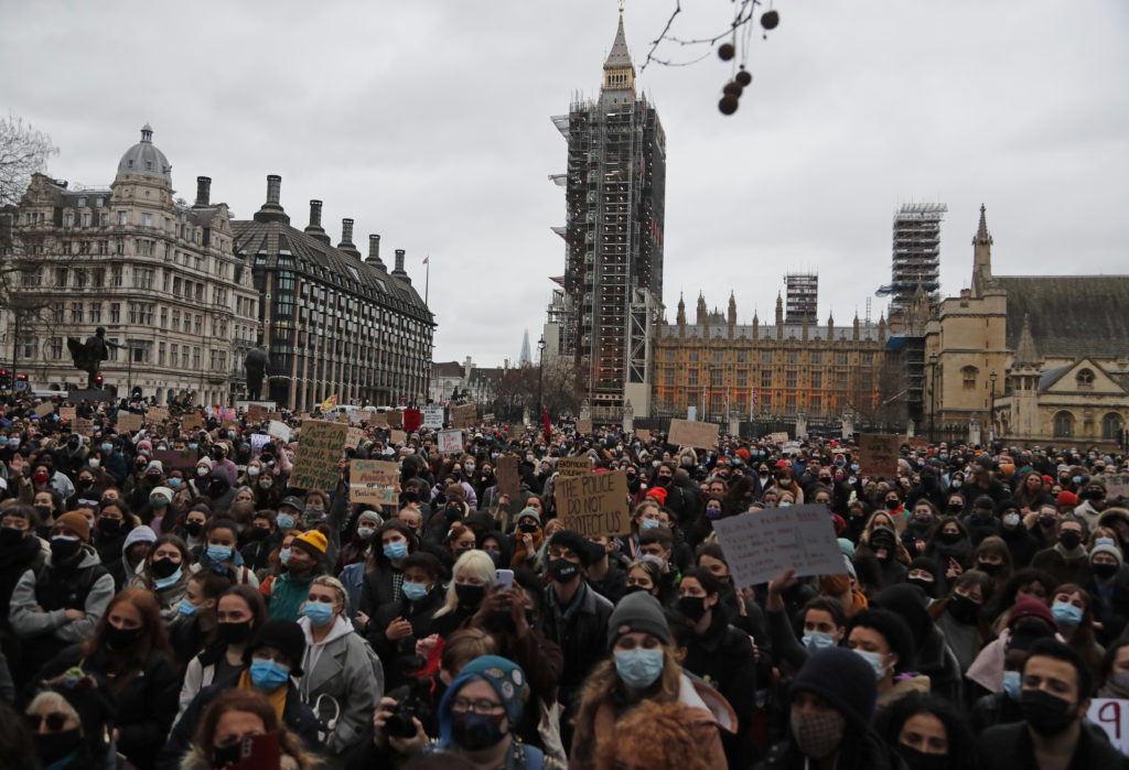 Βρετανία: «Ιδιαίτερα ανήσυχος» ο πρωθυπουργός Τζόνσον από τις εικόνες αστυνομικής βίας