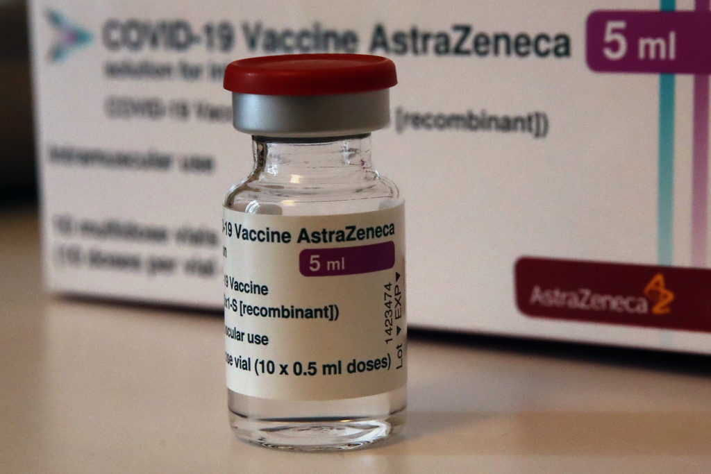 AstraZeneca: Ξεκινάει μελέτες για την παρασκευή νέου εμβολίου κατά της μετάλλαξης Όμικρον
