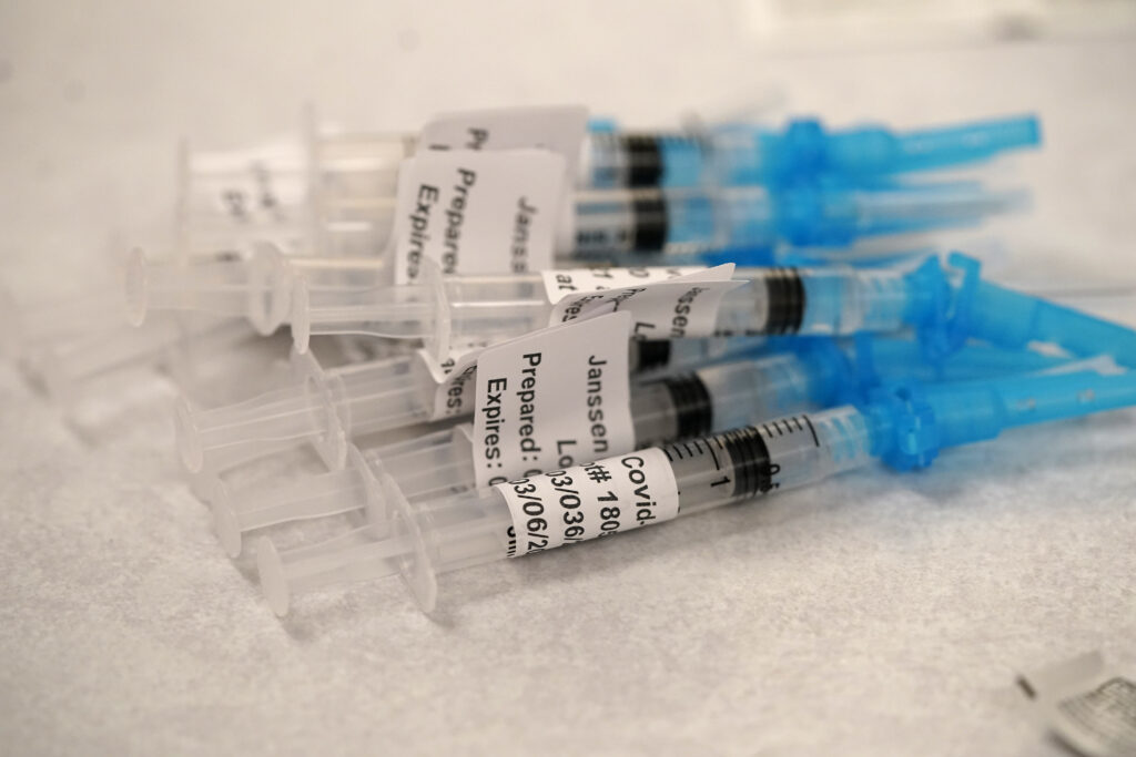 Εμβολιασμοί: Άνοιξε η πλατφόρμα για τους άνω των 18 με Johnson & Johnson