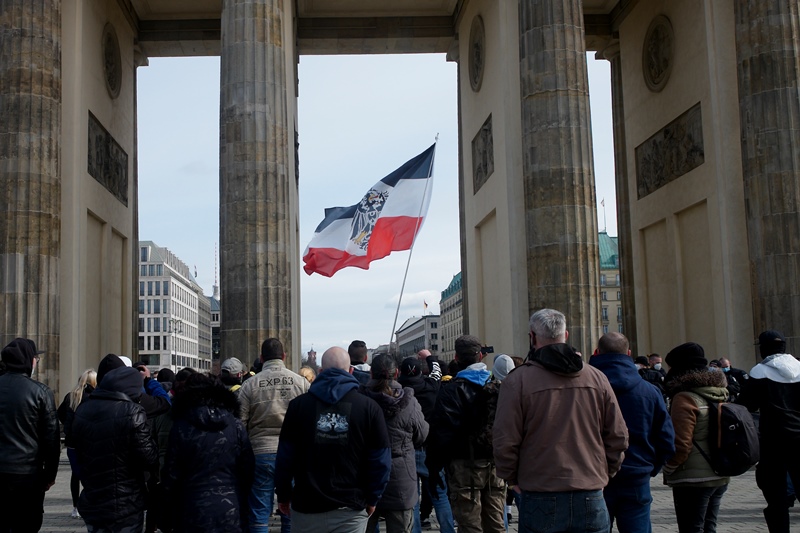 Γερμανία: Διαδηλώσεις και ταραχές για τα μέτρα κατά της πανδημίας