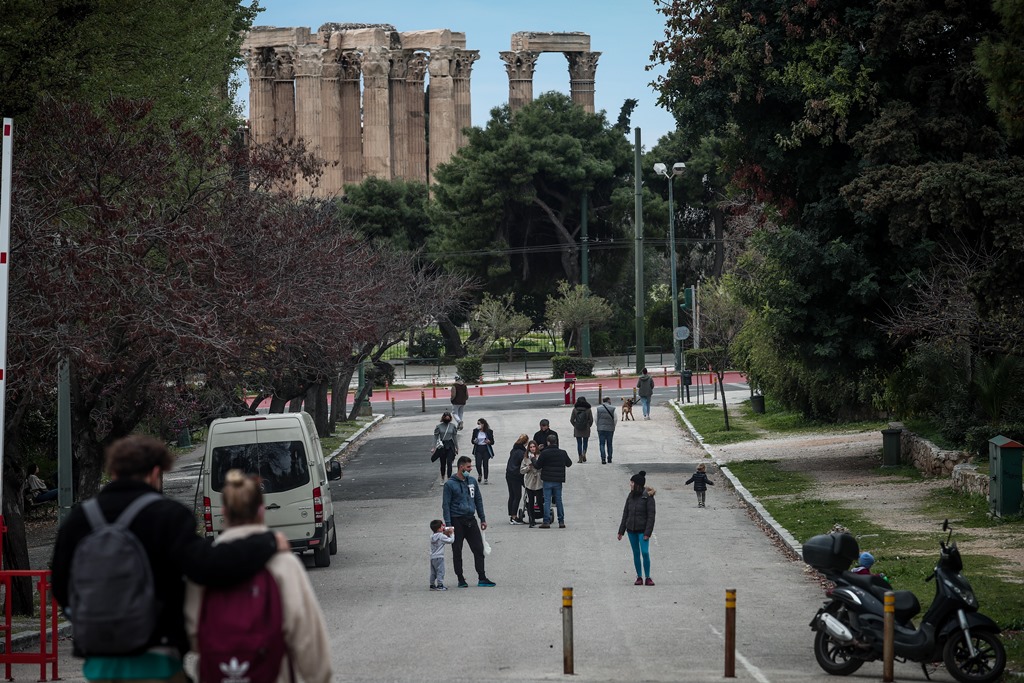 «Καμπανάκι» από τους ειδικούς: Καμία χαλάρωση, η κορύφωση δεν έχει έρθει ακόμα