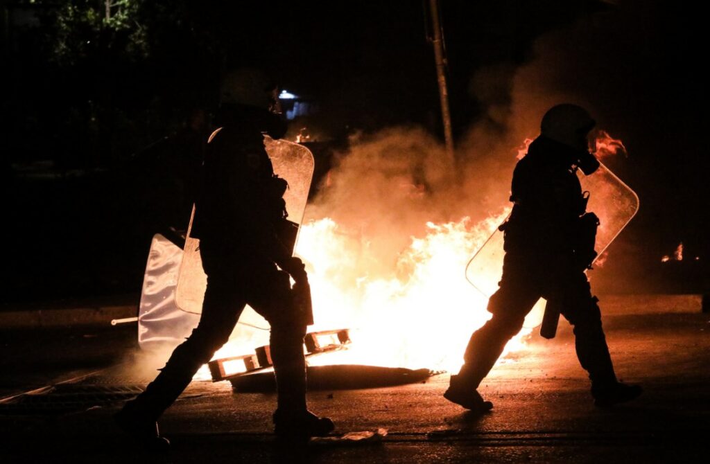 Νέα καταγγελία για ξυλοδαρμό γυναίκας από αστυνομικό στη Νέα Σμύρνη