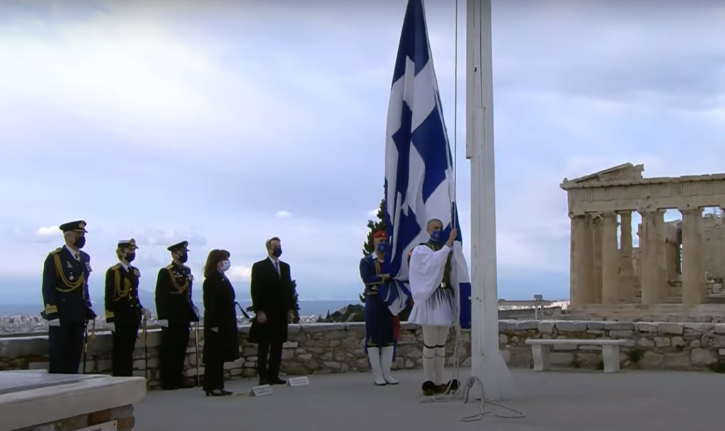 25η Μαρτίου: Παρουσία της ΠτΔ και του πρωθυπουργού η έπαρση της σημαίας στην Ακρόπολη (Video)