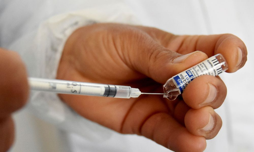 CDC: Νέες οδηγίες για πλήρως εμβολιασμένους που θα έρθουν σε επαφή με επιβεβαιωμένο κρούσμα κορονοϊού