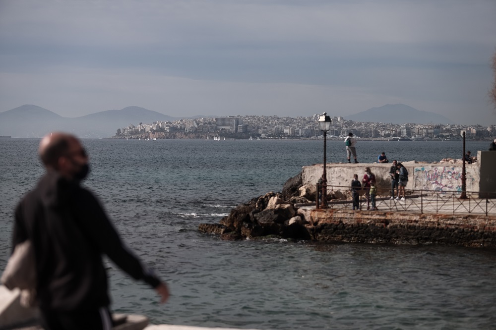 Τι ισχύει από σήμερα με ωράριο κυκλοφορίας, ψάρεμα και εκκλησίες – Νέες περιοχές σε «βαθύ κόκκινο»