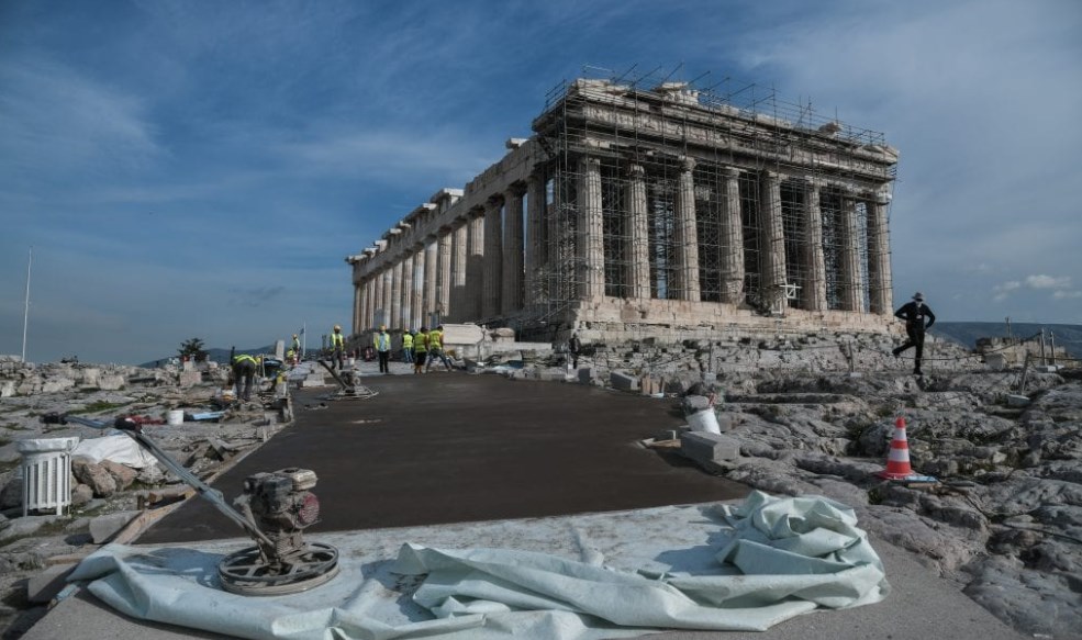 Μπλόκο του υπουργείου Πολιτισμού, δεν αφήνουν αρχαιολόγους να δουν την πολύπαθη Ακρόπολη