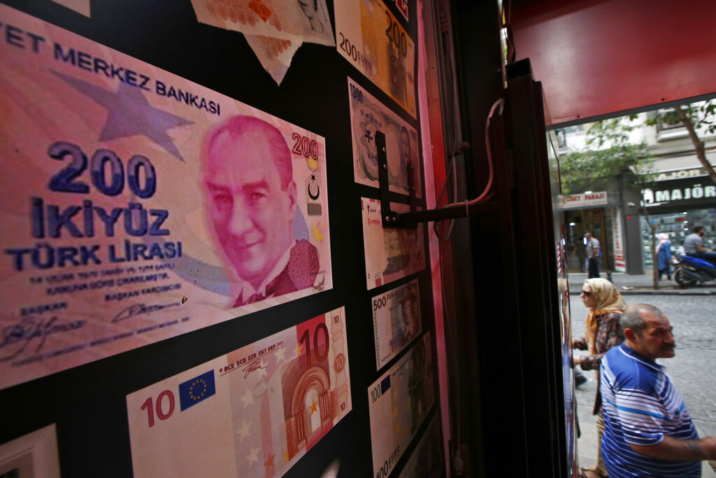 Τουρκία: Νέα πτώση της λίρας μετά την απόλυση του υποδιοικητή της κεντρικής τράπεζας