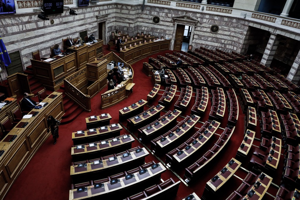 Ερώτηση βουλευτών ΣΥΡΙΖΑ στη Μενδώνη: Αδιαφορία και έλλειψη εθνικής πολιτικής για τον κινηματογράφο