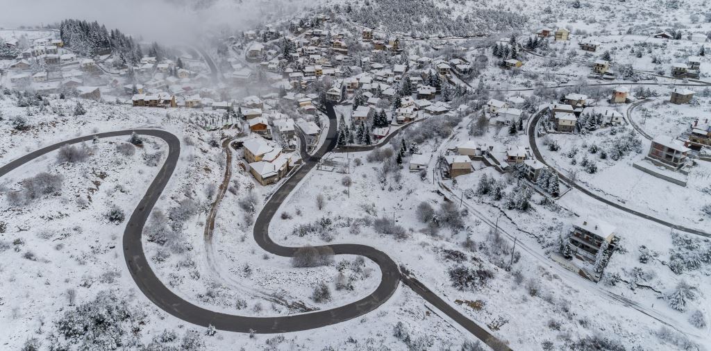 Meteo: Επέλαση της κακοκαιρίας με ισχυρές βροχές και πυκνές χιονοπτώσεις στα κεντρικά και βόρεια ορεινά