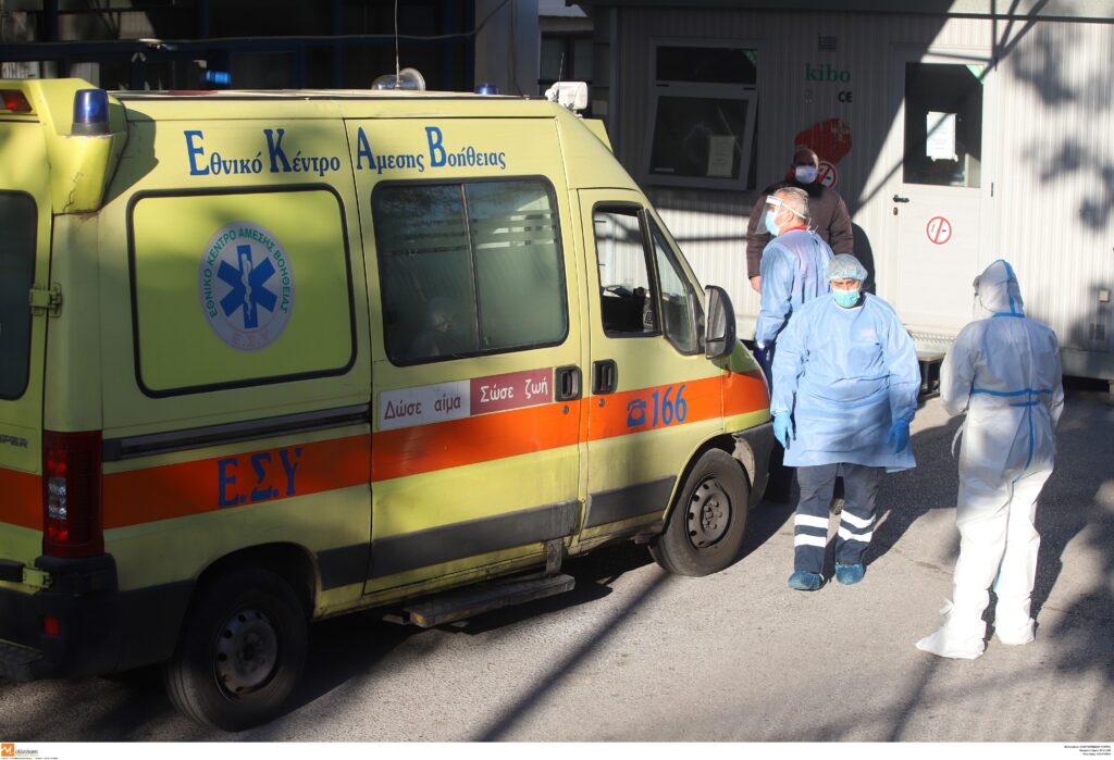 Ασθενείς με κορονοϊό φεύγουν από νοσοκομεία με ταξί και μέσα μαζικής μεταφοράς