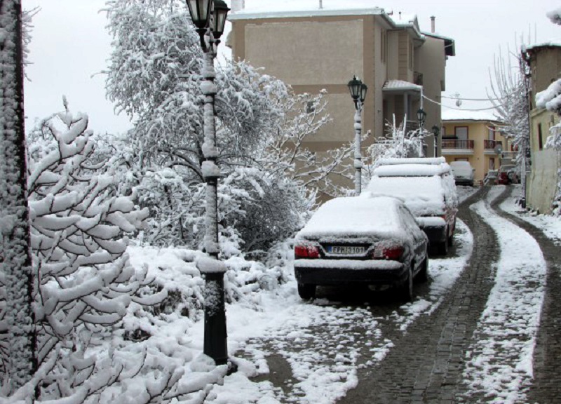 Άρχισε το σφυροκόπημα του χιονιά – Πού υπάρχουν προβλήματα – Σε επιφυλακή οι περιφέρειες