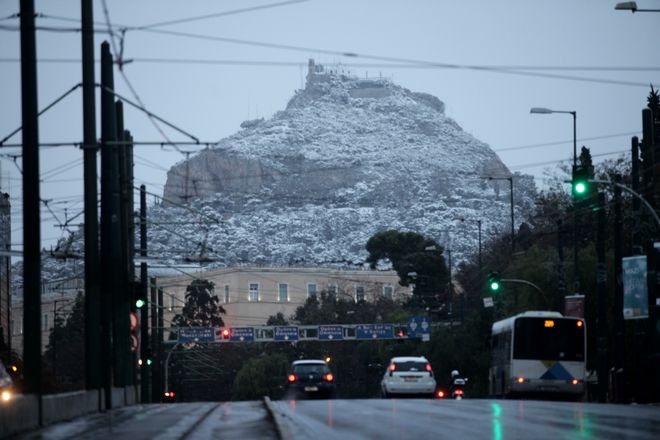 Χιόνι ξανά από σήμερα το βράδυ – Σε αυξημένη ετοιμότητα η ΕΛΑΣ (Photos+Video)