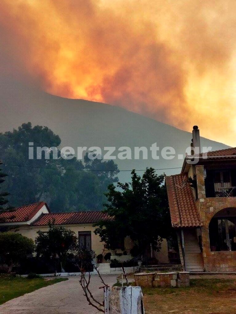 Ανεξέλεγκτη φωτιά κατακαίει το βουνό της Ζακύνθου – Απειλούνται χωριά