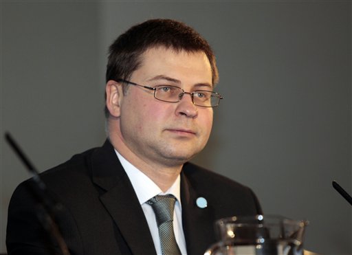 Ντομπρόβσκις: «Η συζήτηση για την ελάφρυνση του ελληνικού χρέους θα ξεκινήσει πριν από το τέλος του προγράμματος»