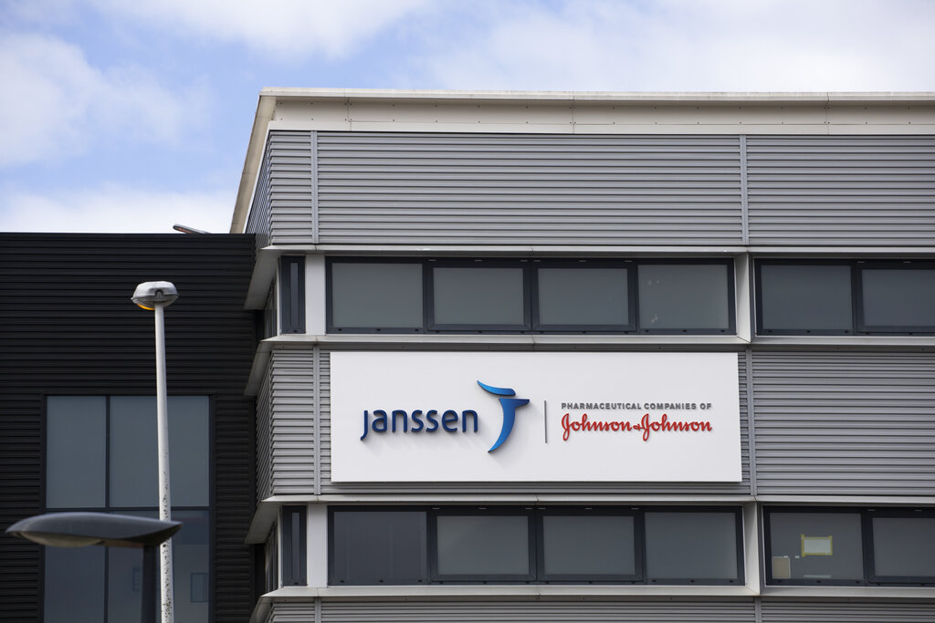 Γαλλία: Το εμβόλιο της Johnson & Johnson θα χορηγείται σε άτομα άνω των 55 ετών