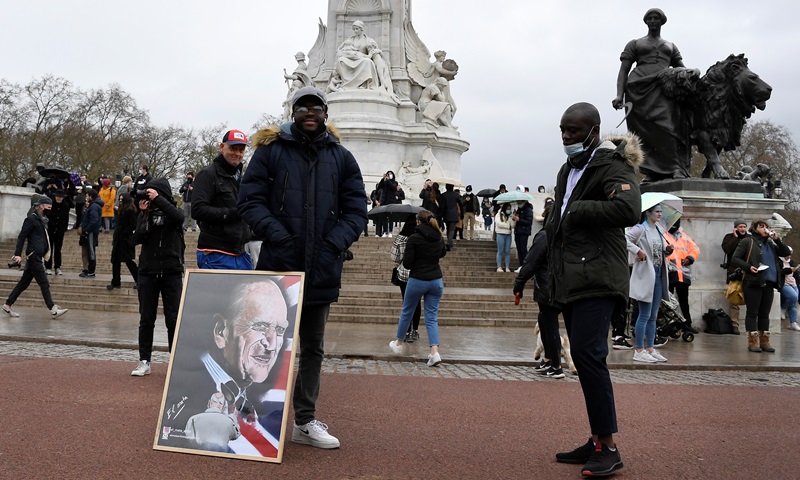 Δυσαρέσκεια Βρετανών κατά BBC για «υπερβολική κάλυψη» του θανάτου του πρίγκιπα Φίλιππου