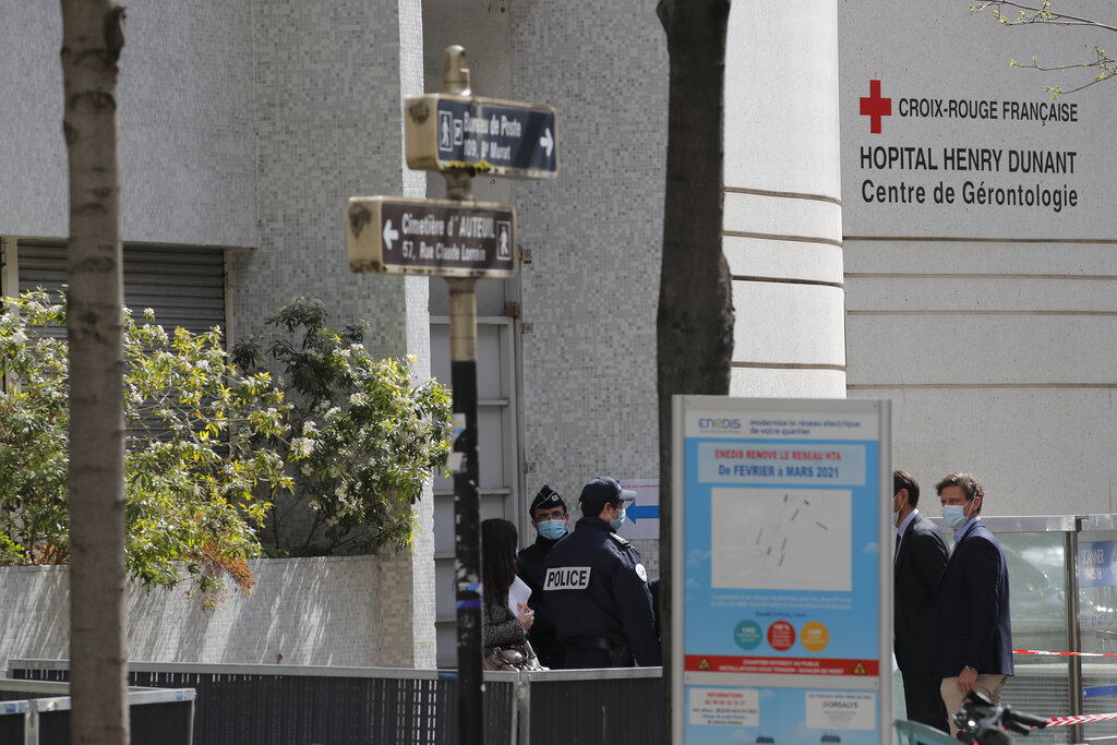 Γαλλία: Ένας νεκρός και μία τραυματίας από σφαίρες μπροστά σε νοσοκομείο του Παρισιού