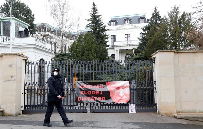 Τσεχία: Απέλαση 18 Ρώσων διπλωματών που κατηγορούνται για κατασκοπία