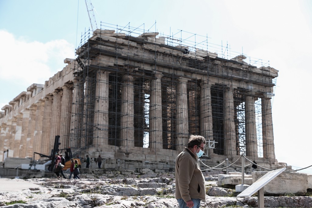 Νέες αποκαλύψεις για το τσιμέντωμα της Ακρόπολης – Δεν υπήρξε έγκριση από το ΚΑΣ