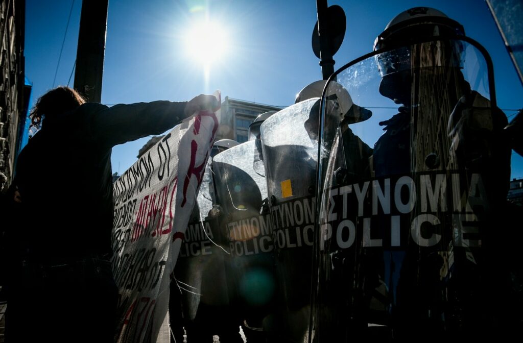 Με συλλαλητήριο στα Προπύλαια απαντούν οι φοιτητές στην αστυνομική βία της Πανεπιστημιούπολης