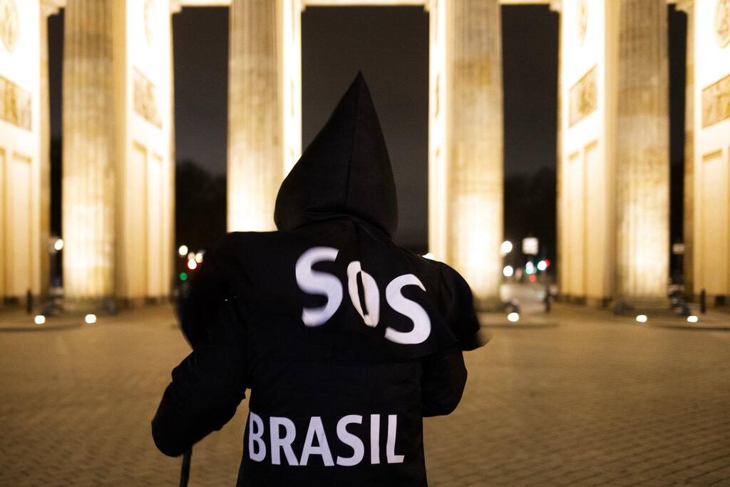 Βραζιλία: «Ανατρεπτικές» δικαστικές αποφάσεις και αντιφατικά μέτρα κατά της πανδημίας