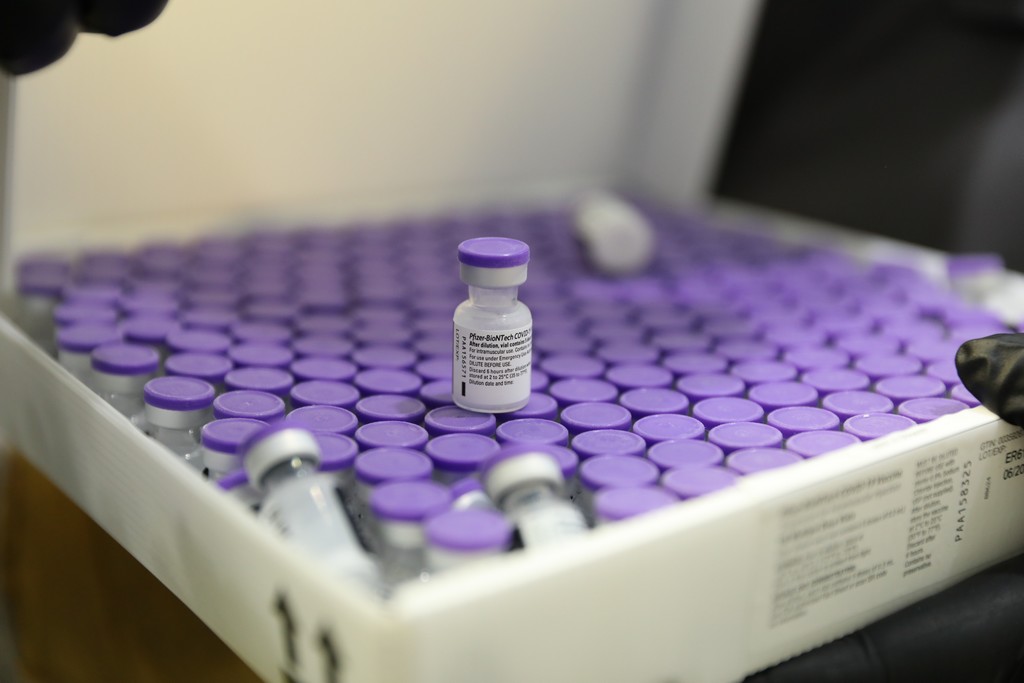 Συμφωνία ΕΕ-Pfizer για 1,8 δισ. δόσεις εμβολίων μέχρι το 2023
