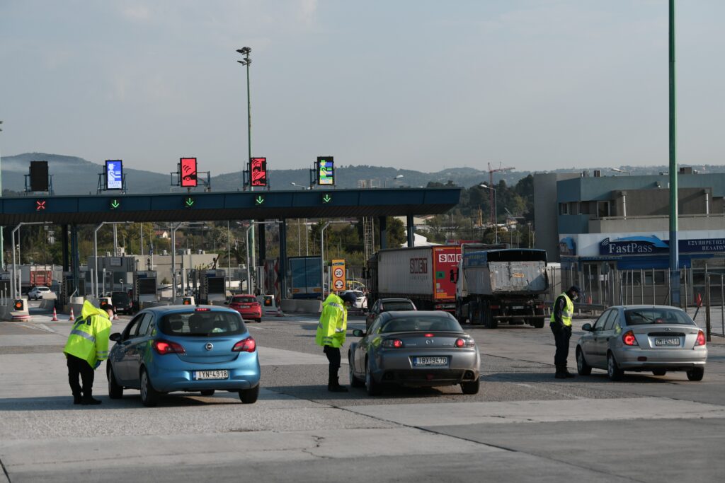 Πάσχα με αστυνομία παντού: Εκατοντάδες μπλόκα,  drones, ελικόπτερα και τσουχτερά πρόστιμα