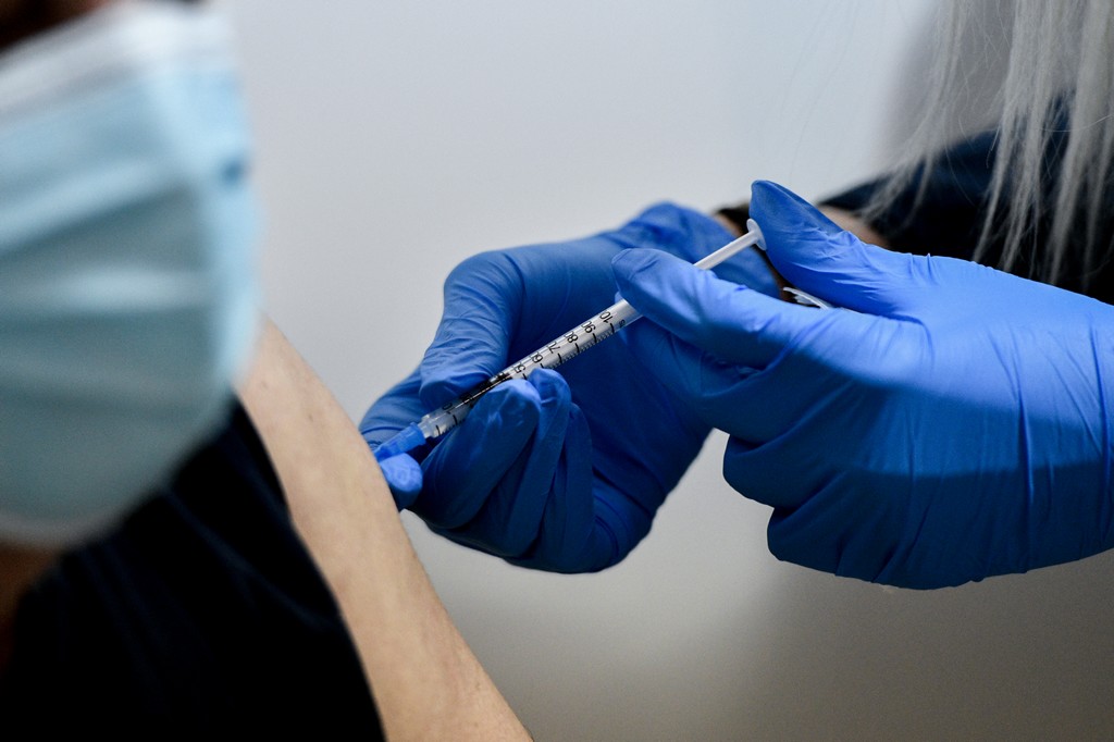 Στον «αέρα» παραμένουν οι εμβολιασμοί ασθενών με νοσήματα υψηλού κινδύνου